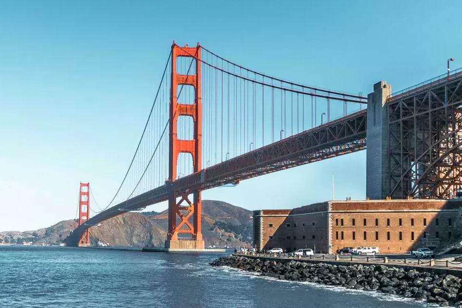Das Fort Point aus der Zeit des Bürgerkriegs steht am Fuße der Golden Gate Bridge.